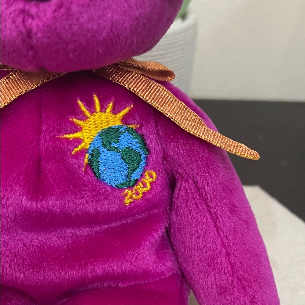 Ty Bright Magenta Beanie Baby Bear with Gold Ribbon and Embroidered Globe - Picture 4 of 8